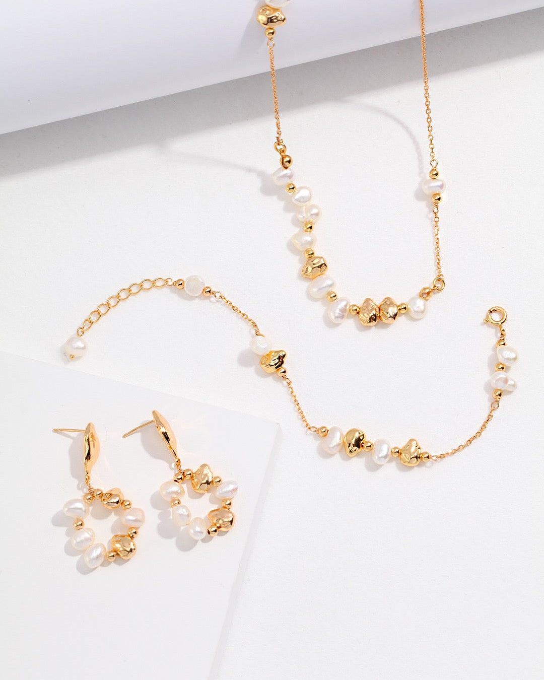 Vintage Metallic Natural Pearl Collection